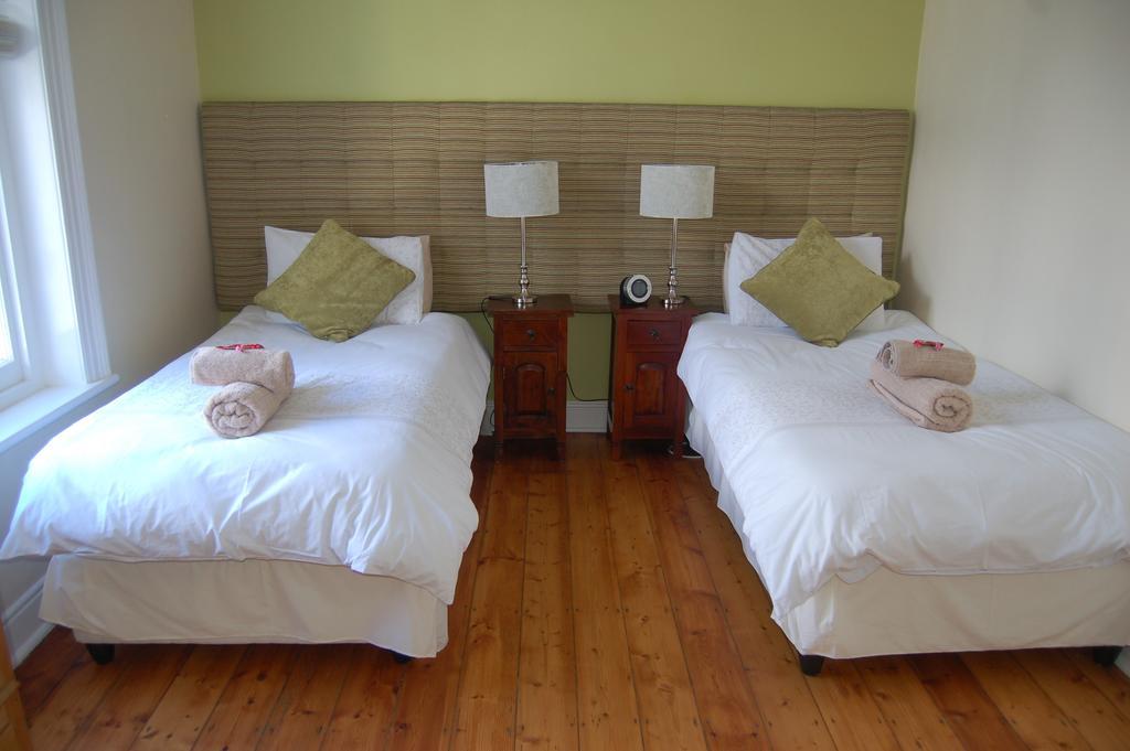Six On Scott Bed & Breakfast Cape Town Bagian luar foto